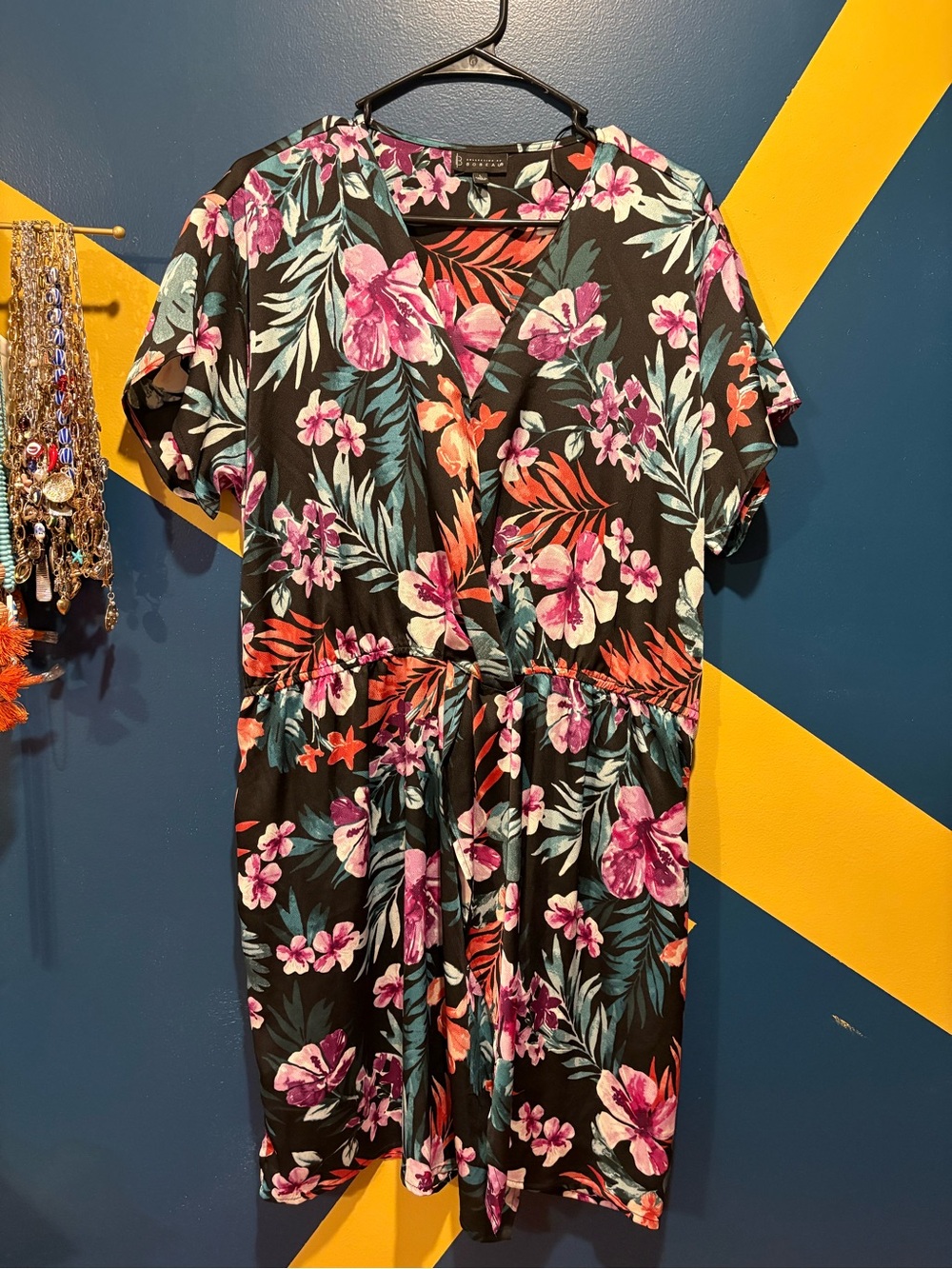 Bobeau Black Tropical Floral Print Short Sleeve Faux Wrap Midi Dress NWOT